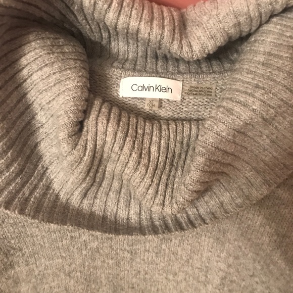 Beautiful cowl neck sweater - Picture 2 of 6